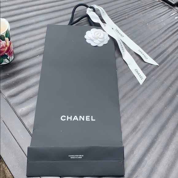 CHANEL Shopping bag with Camilla Flower & Ribbon - Picture 1 of 9